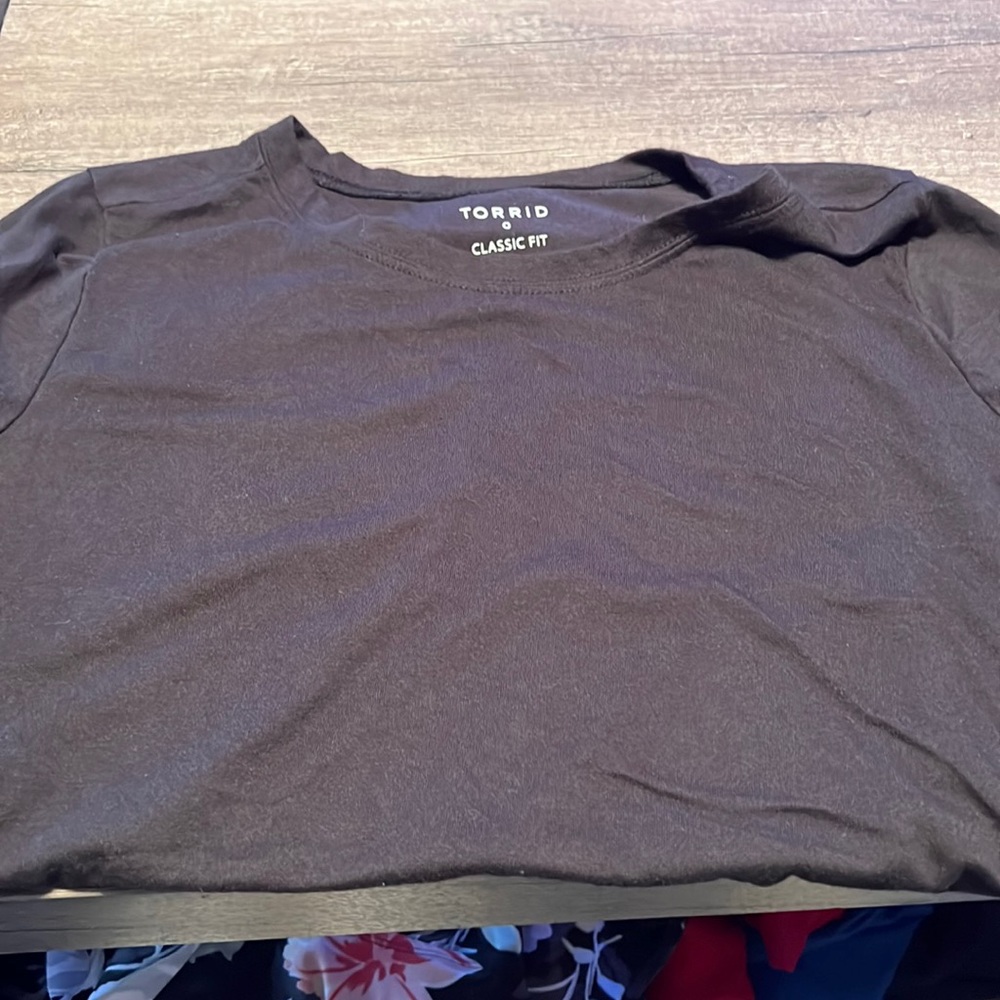 EVERYDAY SIGNATURE JERSEY CREW NECK TEE. Only used once.